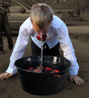 Competition entry: Bobbing for Apples