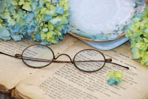 Competition entry: Grandma's Glasses