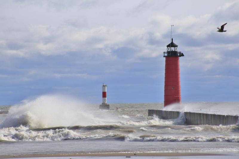 Competition entry: Kenosha lighthouse and pierhead WI